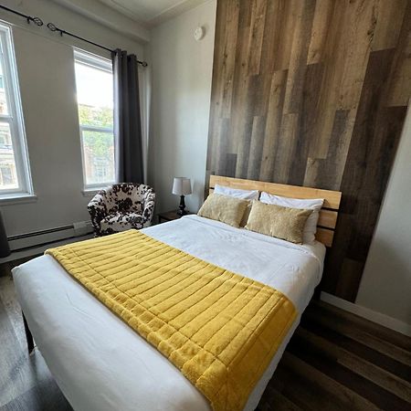 Commercial Hotel Эдмонтон Экстерьер фото