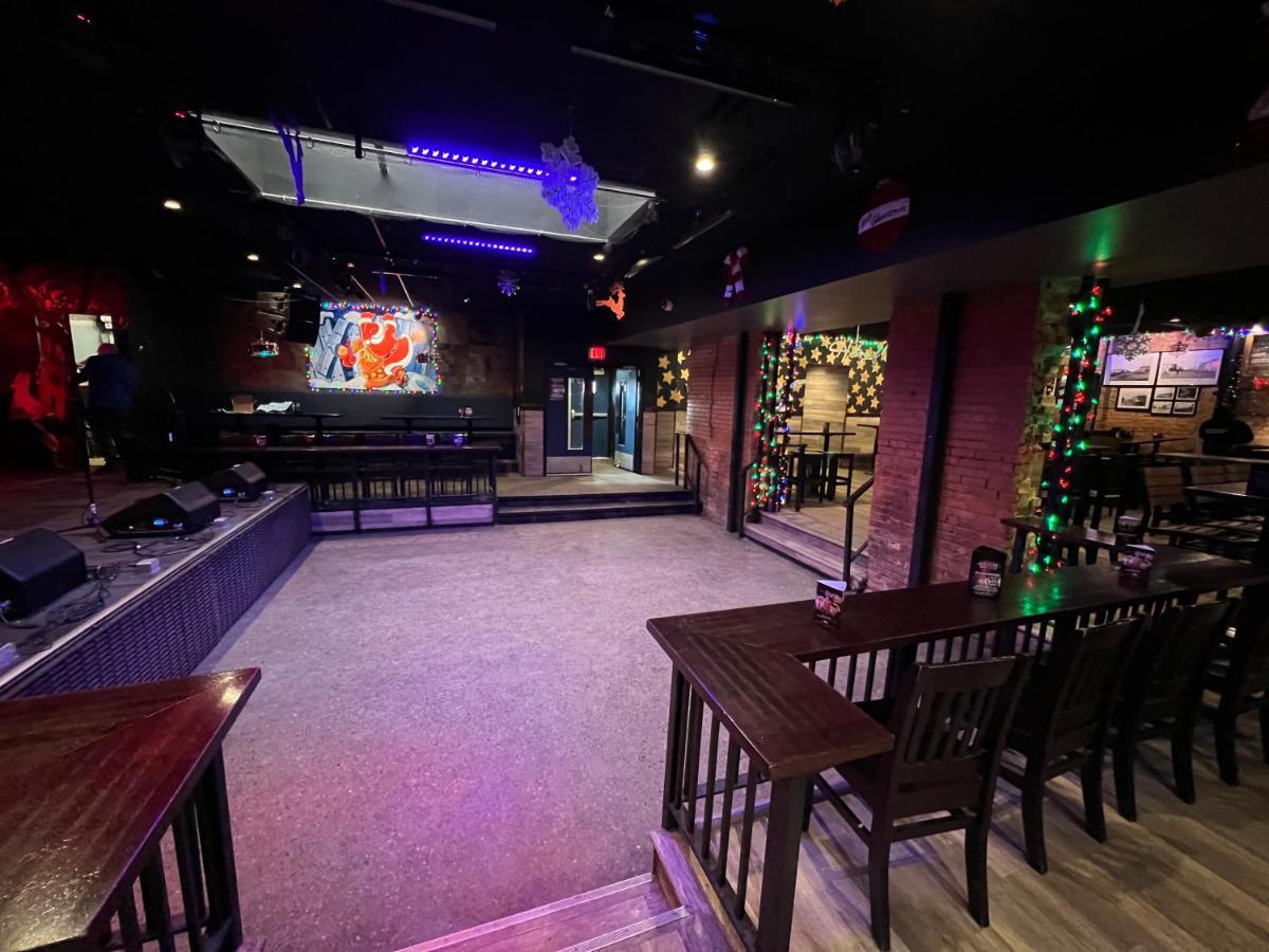 Commercial Hotel Эдмонтон Экстерьер фото
