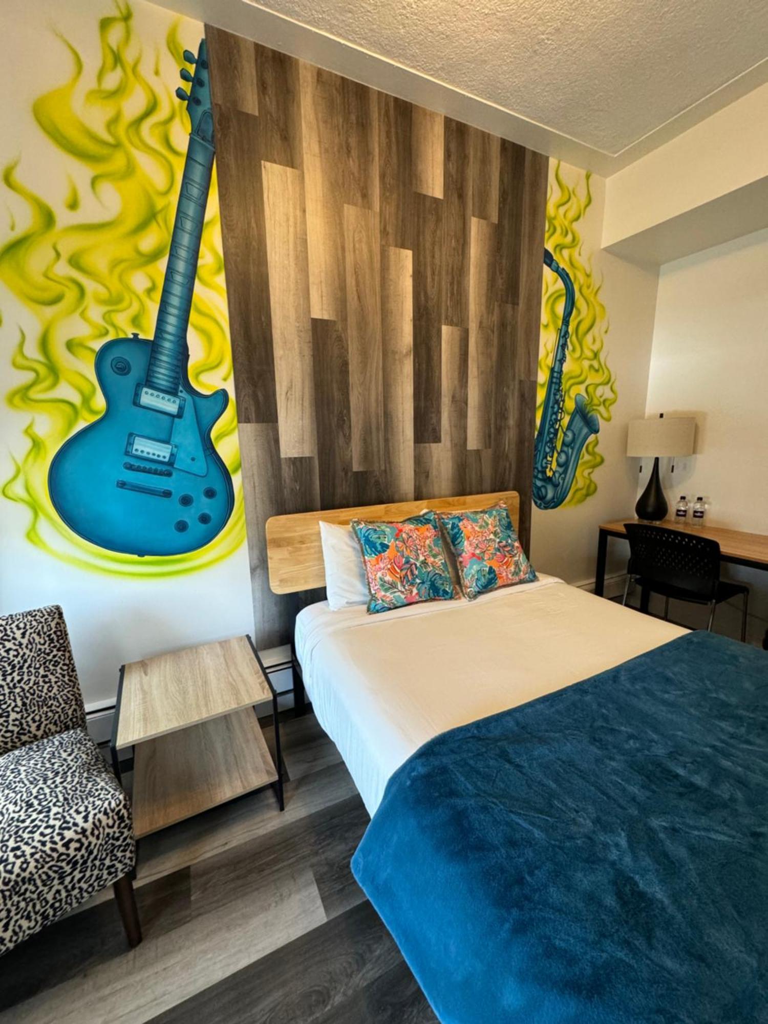 Commercial Hotel Эдмонтон Экстерьер фото