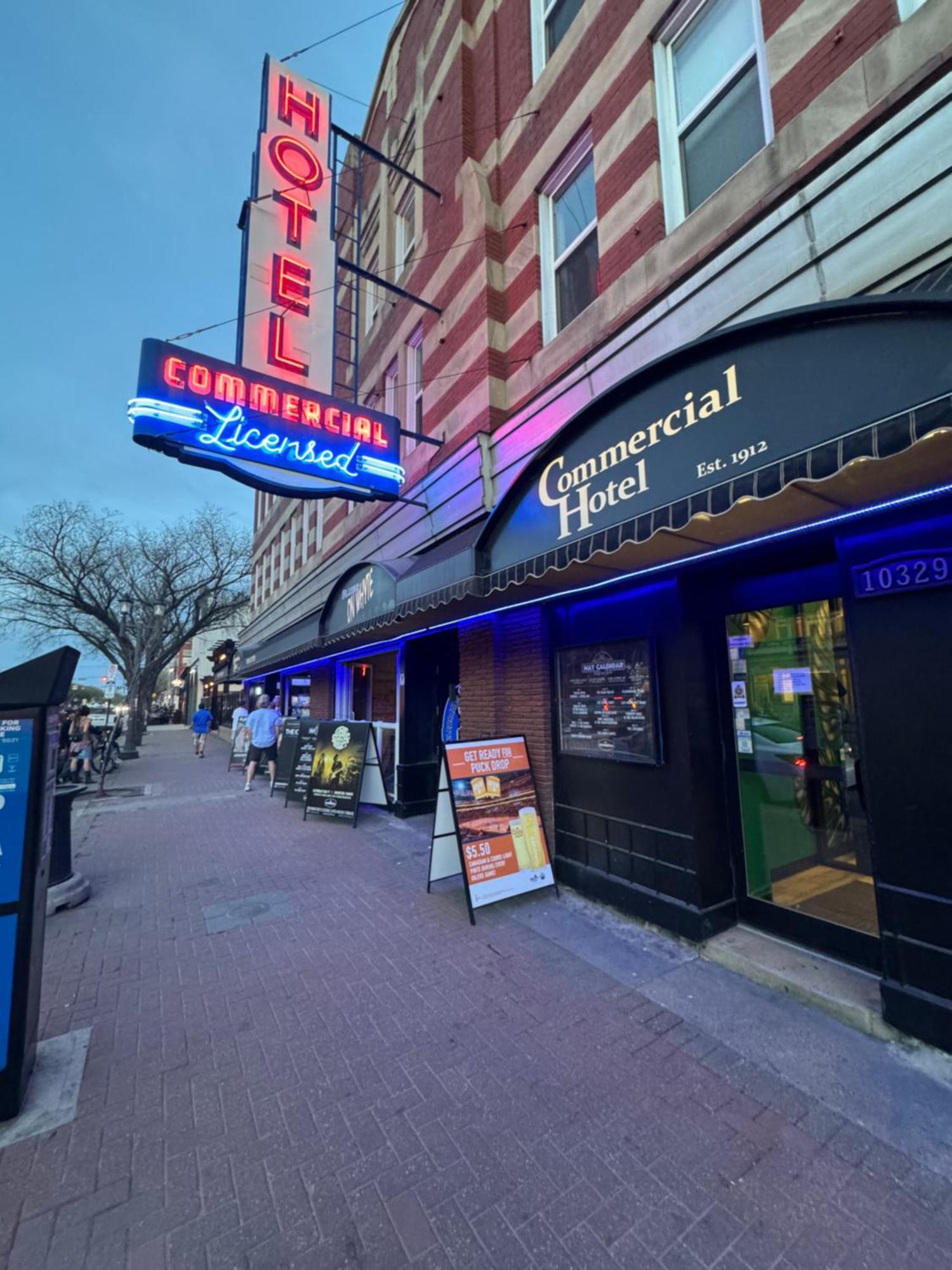 Commercial Hotel Эдмонтон Экстерьер фото
