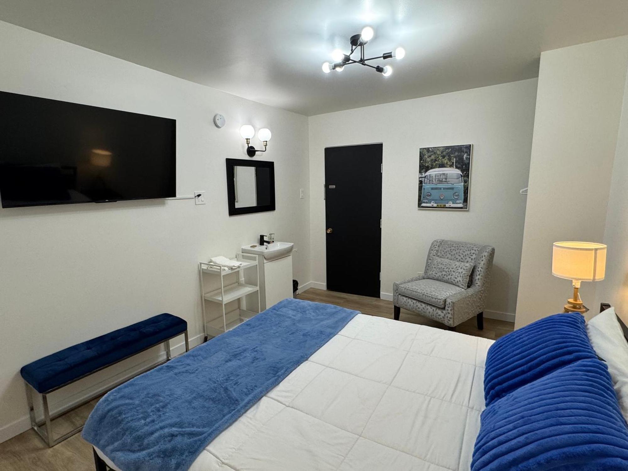 Commercial Hotel Эдмонтон Экстерьер фото